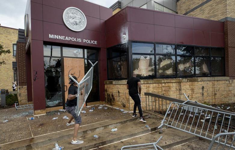 MINNEAPOLIS - PROTESTS AND LOOTING - AP 5-28-2020 3.jpeg