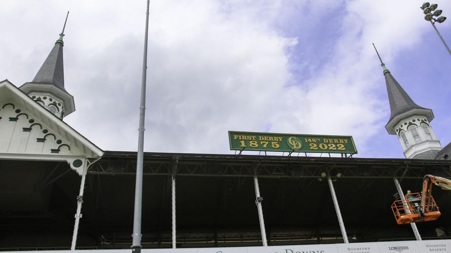 CHURCHILL DOWNS SIGN CHANGE DERBY 148 - 4-7-2022  (9).jpg