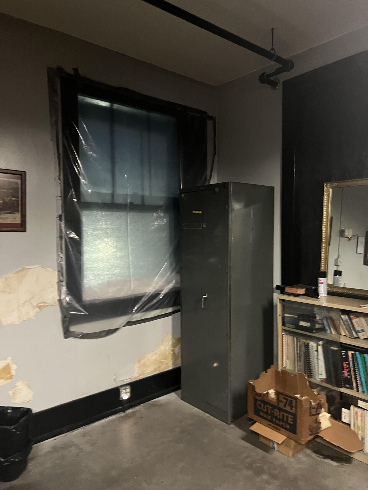 paint falling off wall - 4th district engine 20.jpg