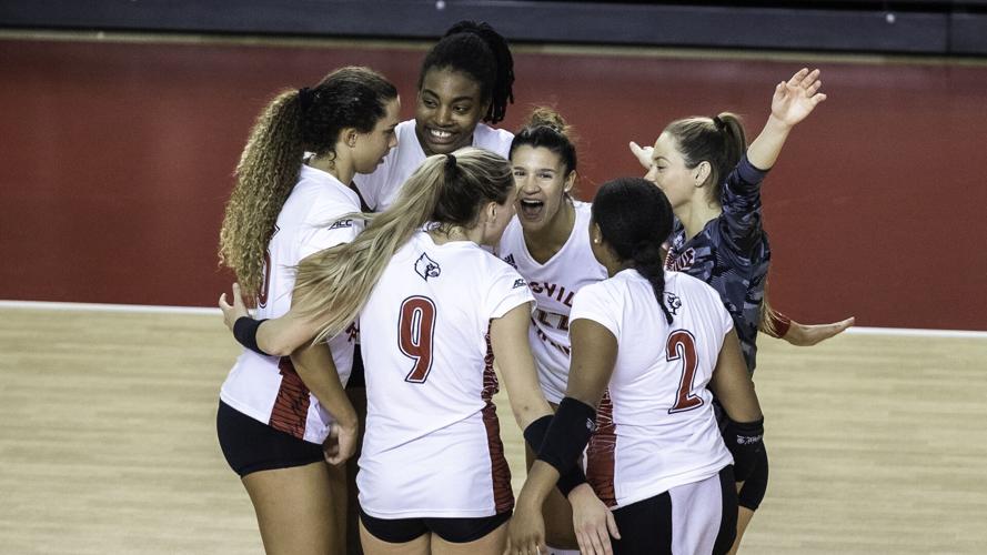 Louisville_Volleyball_0573.jpg