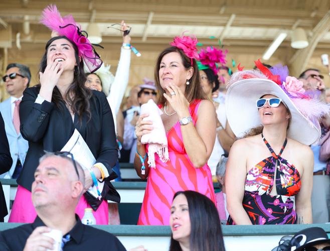 Women cheer during race.JPG