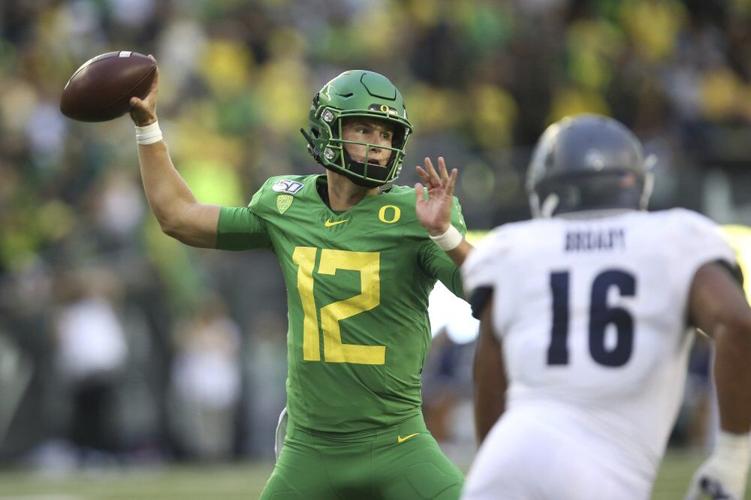 Oregon quarterback Tyler Shough