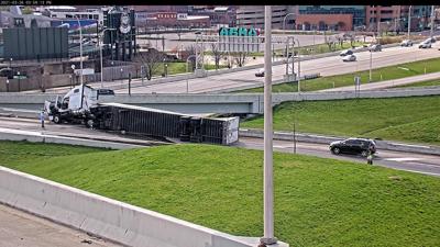TRUCK OVERTURNED SB 65 AT THE KENNEDY BRIDGE.jpg