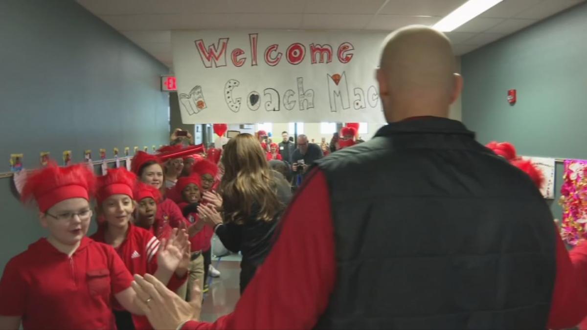 Louisville Basketball S Chris Mack Opens 4th Reading Corner At