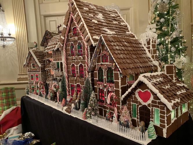 BROWN HOTEL - GINGERBREAD HOUSE - 11-27-19  (4).jpg