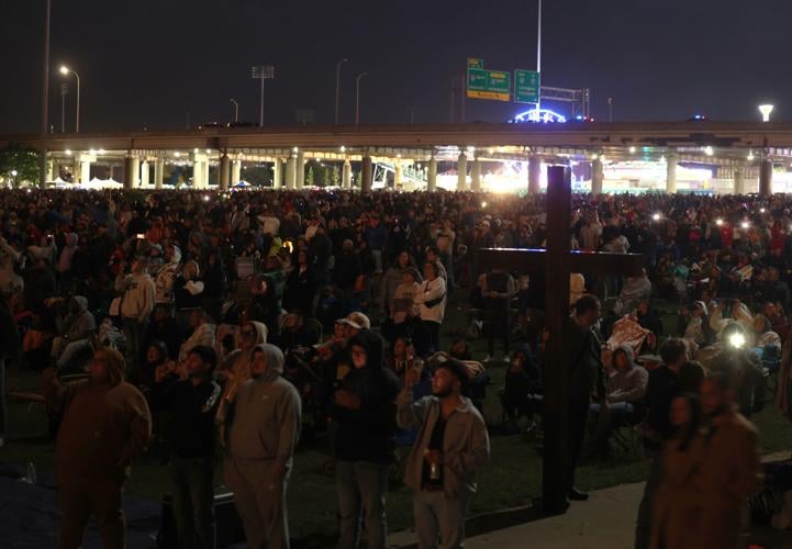 People watch Thunder from Great Lawn.JPG