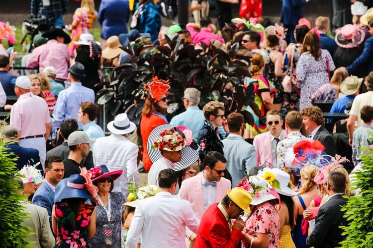 KENTUCKY DERBY 2019 - CHURCHILL DOWNS -  Hats - crowds - Oaks.jpg