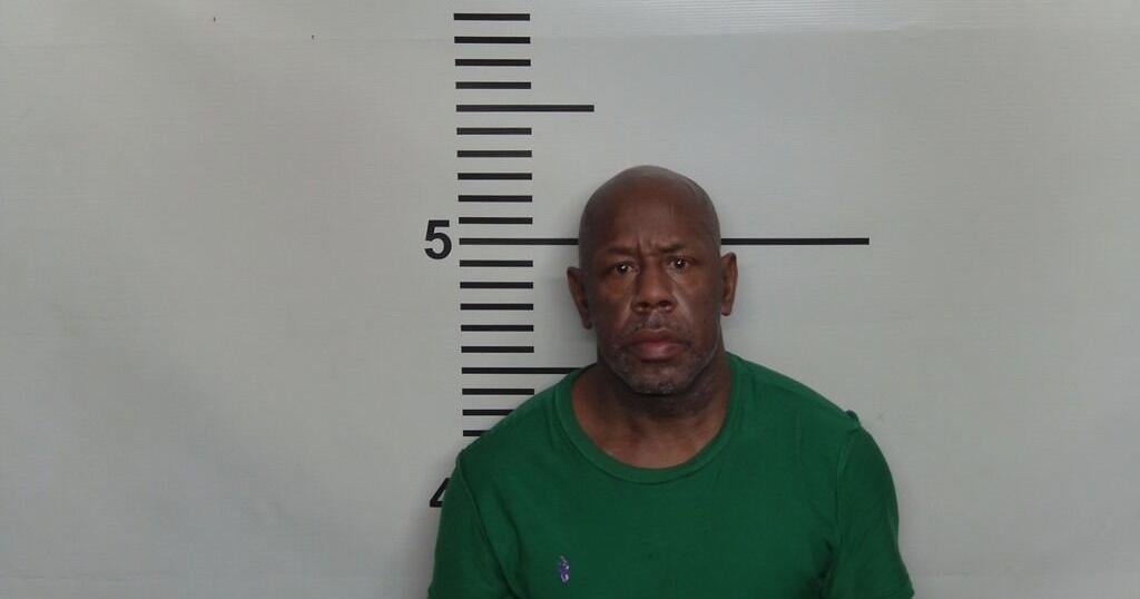 Louisville man arrested after allegedly shooting woman over snack argument