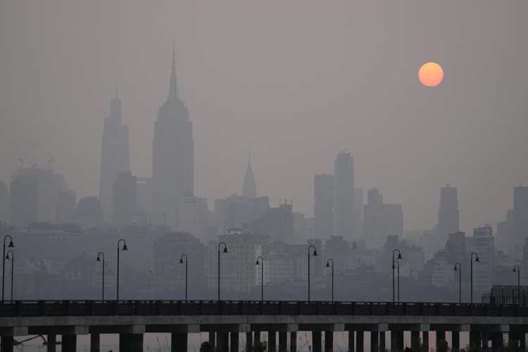 Hazy sunrise in New York