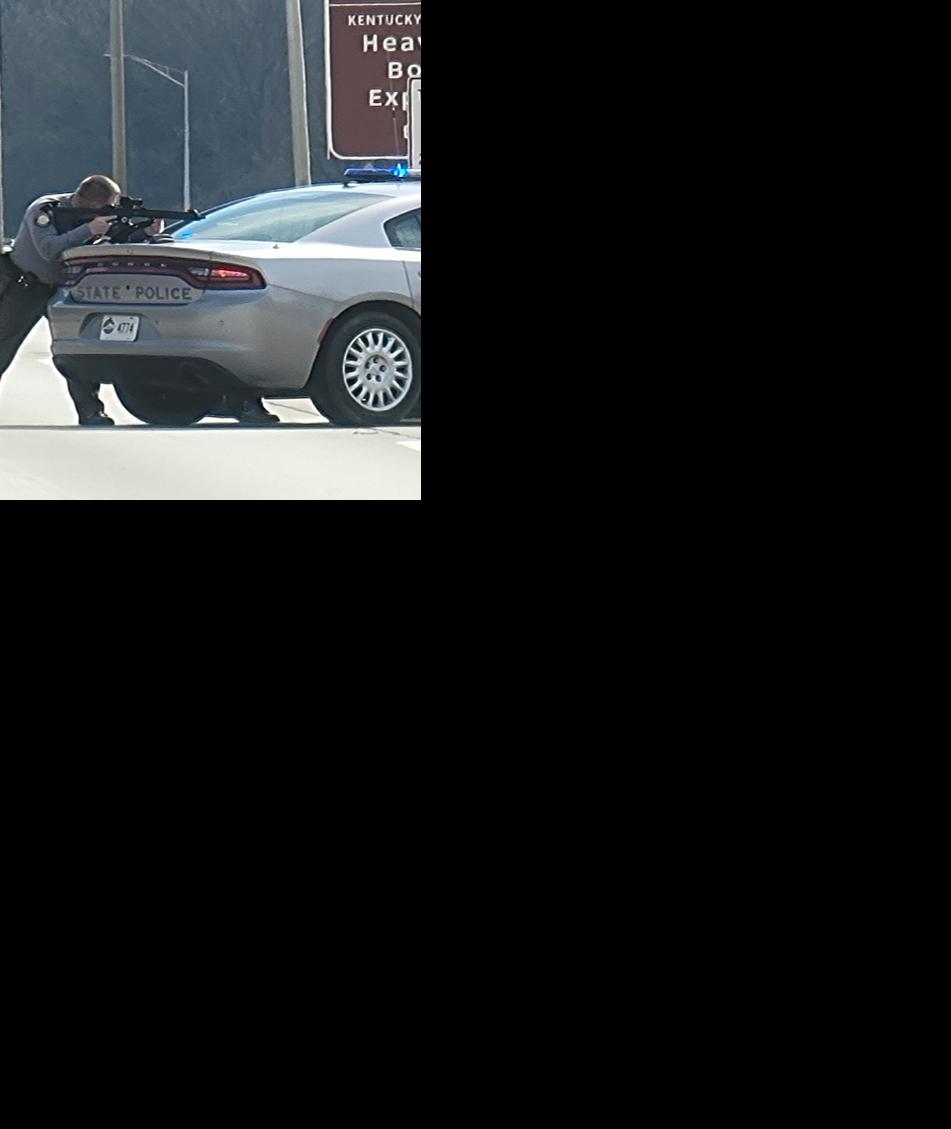 Guns drawn at police standoff 2-21-22.jpg