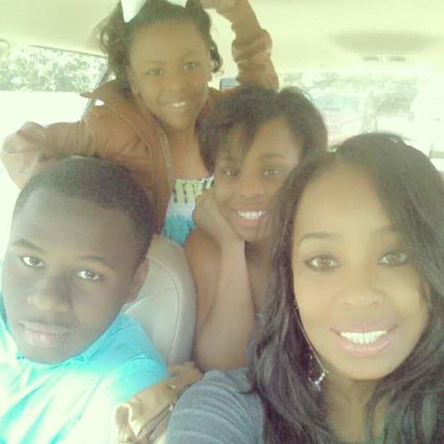 Nashayla Jones and family