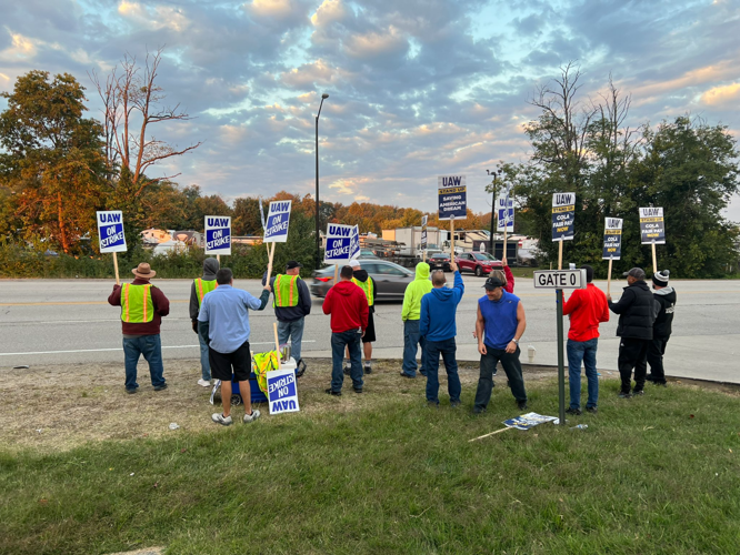 UAW strikers picket outside Ford's Kentucky Truck Plant on Chamberlain Lane