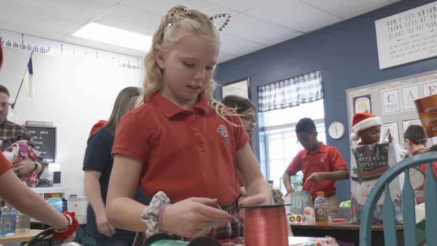 4TH GRADERS COLLECT PACKAGES 5pSOTVO