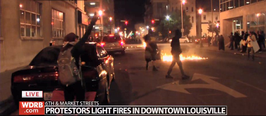 5-29-20 protesters light fires in downtown Louisville