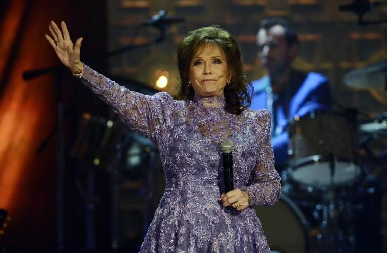 Loretta Lynn waves after performing during Americana Music Honors and Awards
