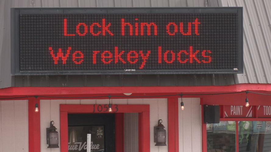 JEFFERSONTOWN HARDWARE - FUNNY SIGNS - 1-26-2023 (13).jpeg