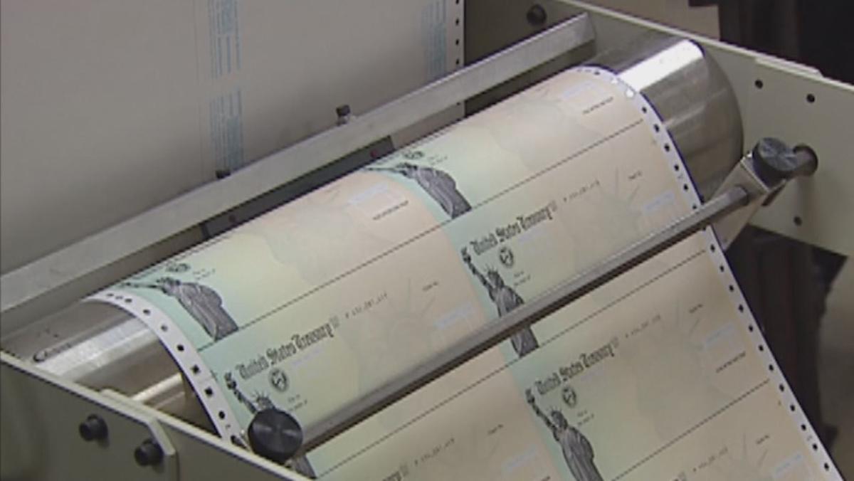 Trump Hints At Generous Second Coronavirus Stimulus Check Here S How Much You Could Get National Wdrb Com