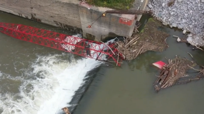 Crane that fell into the Kentucky River in July 2021