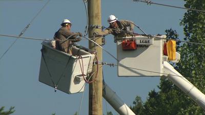 LG&E crews work to restore power Sunday morning