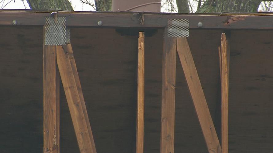 Strip mall in St. Matthews faces roof collapse