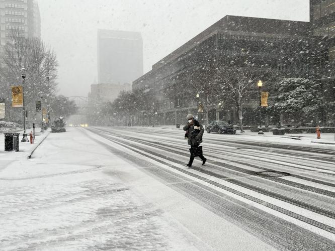 Snow in downtown Louisville 1-28-22