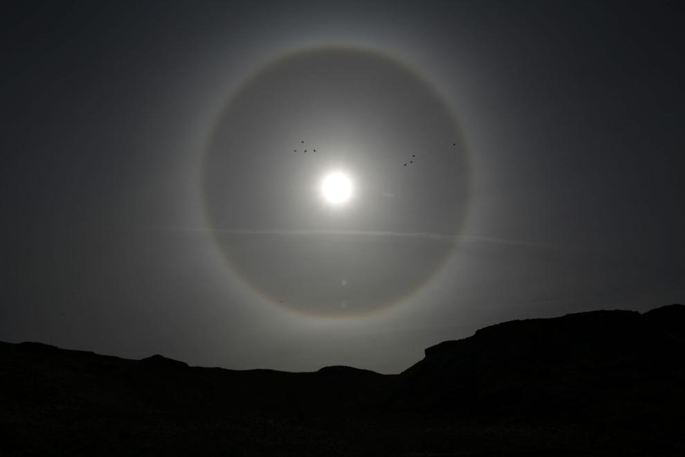 RAINBOW RING Around The Sun Explained...