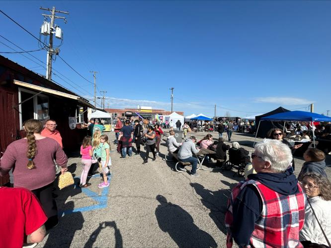 Crowds in Seymour, Indiana on April 7, 2024.jpeg