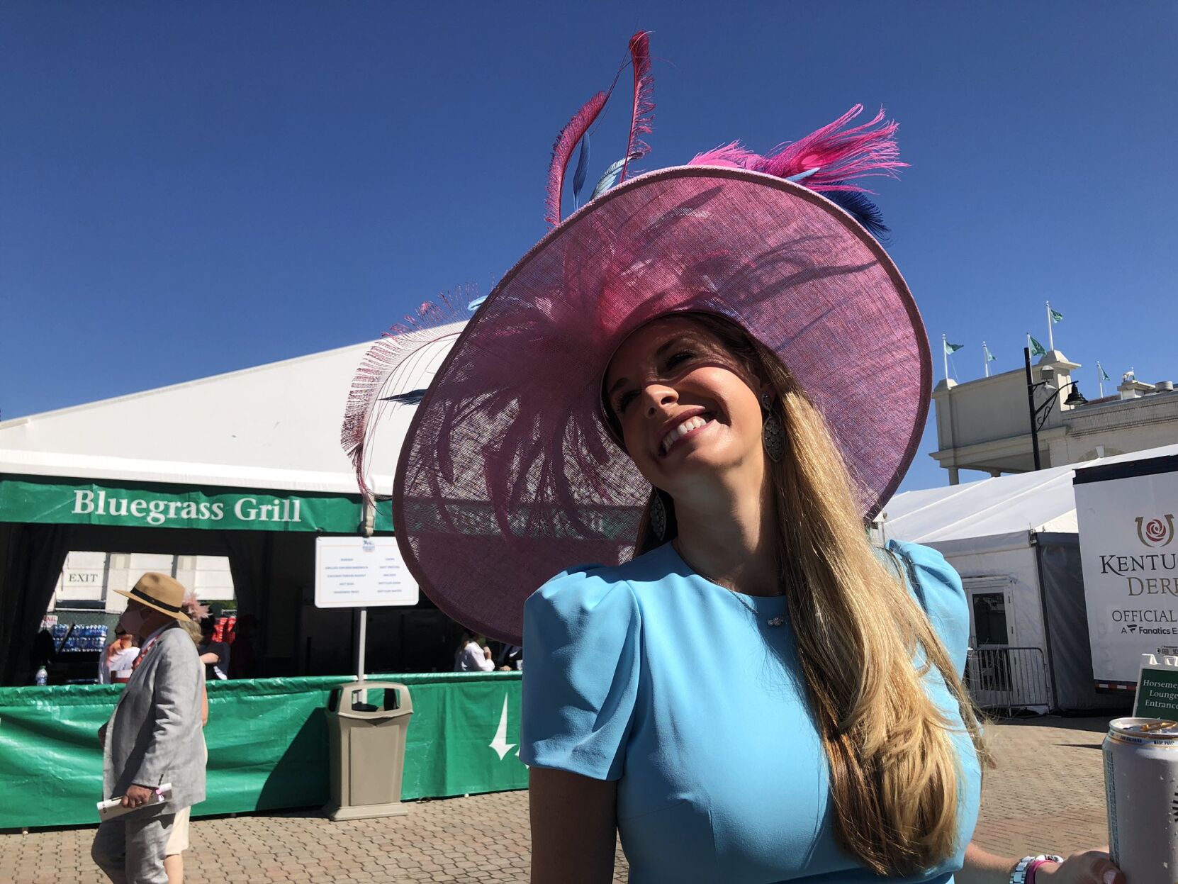 Picture-perfect Kentucky Oaks day 