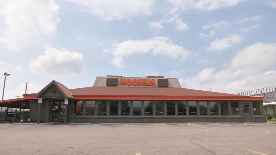 Hooters closed in Clarksville