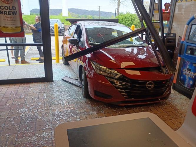 CARROLLTON WAFFLE HOUSE CRASH 3.jpg