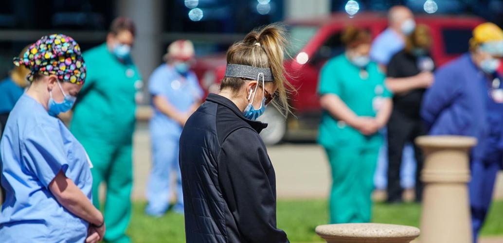 Baptist Health Floyd nurses gather to pray