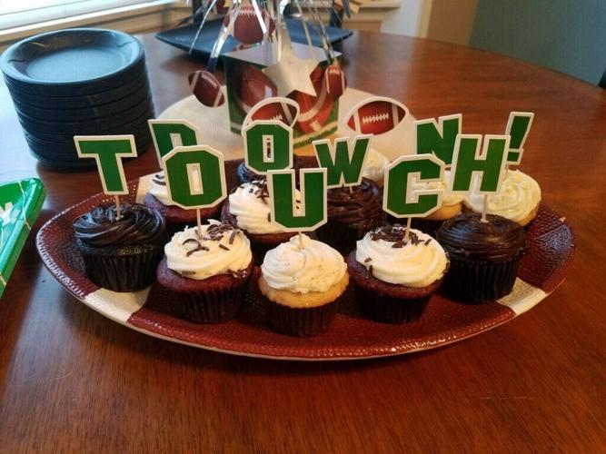 SUPER BOWL VIEWER FOOD -- CUPCAKES