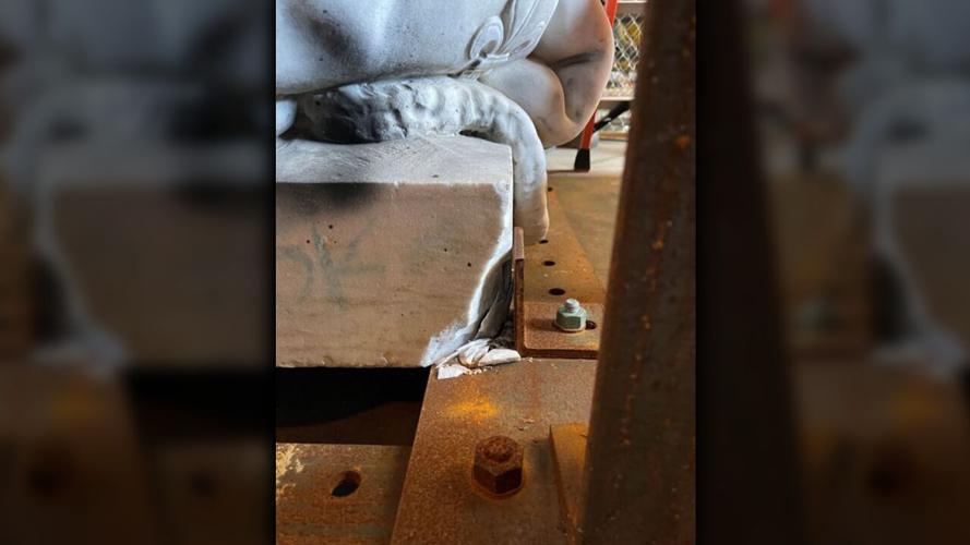 KING LOUIS BROKEN BASE.png