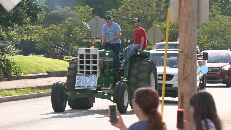 Shelby Co. Seniors Parade 191043_frame_17990.jpeg