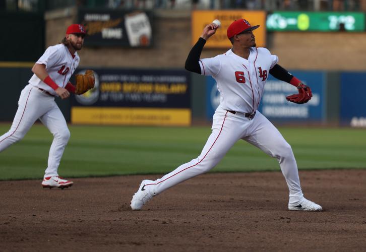 Noelvi Marte throws to first.JPG