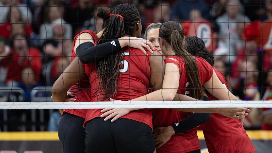 UL VB huddle