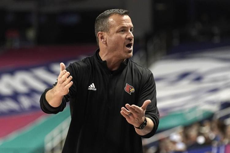 Louisville coach Jeff Walz reacts during the second half of the team.jpeg