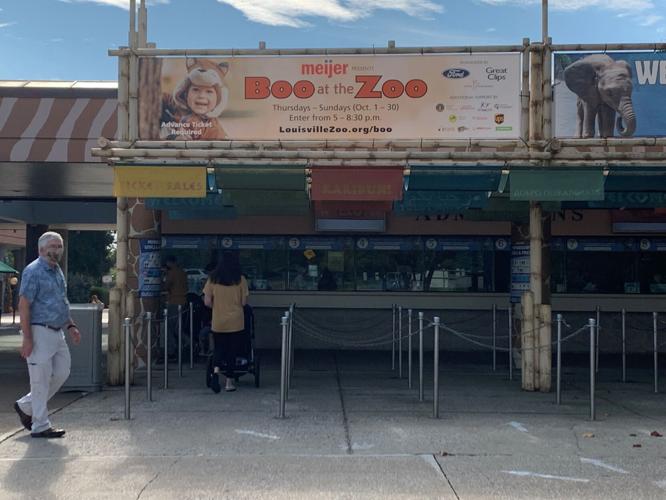 LOUISVILLE ZOO ENTRANCE - BOO AT THE ZOO 10-14-2021.jpg