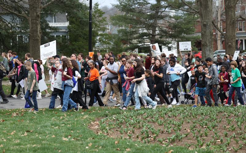 Students walk toward Capitol.JPG
