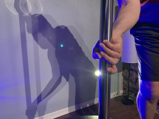 POLE DANCE - Hand on Pole.jpeg