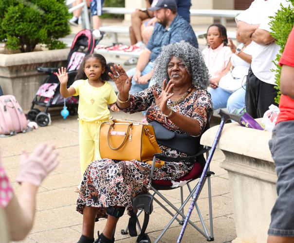 Woman and child wave to clown.JPG