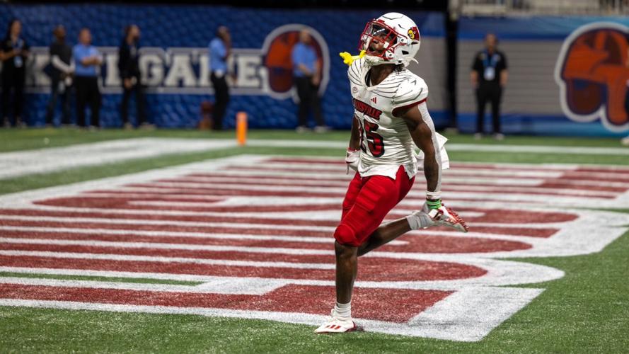 Jawhar Jordan reaches the end zone