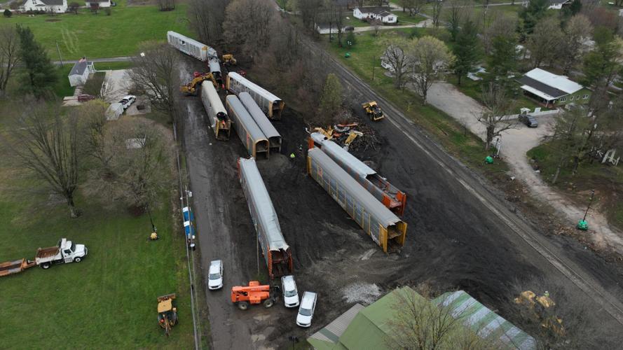 Glendale aerial train derailment cleanup- 3-17-2023 (3).jpg