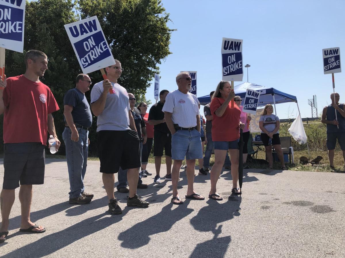 Gm Workers In Bowling Green To Strike As Long As Needed In Depth Wdrb Com