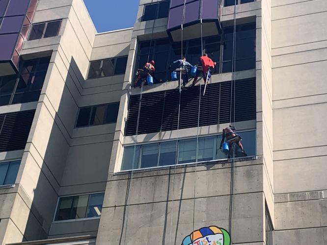 NORTON CHILDRENS HOSPITAL - SUPERHERO WINDOW WASHERS 4-19-2021 (8).jpg