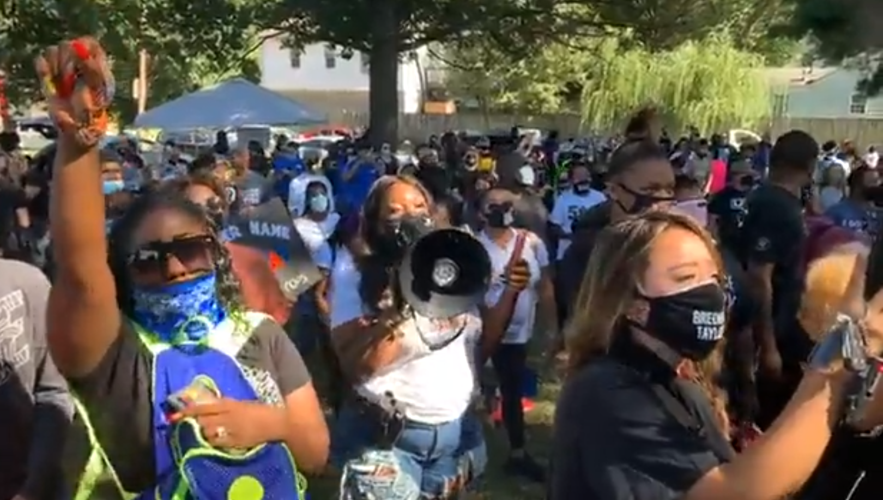 Crowd gathered at South Central Park on Derby day