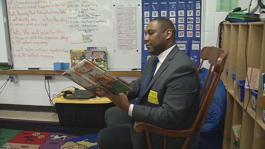 GILBERT CORSEY READS TO GREENWOOD ELEMENTARY STUDENTS 2-10-2020  (5).jpg