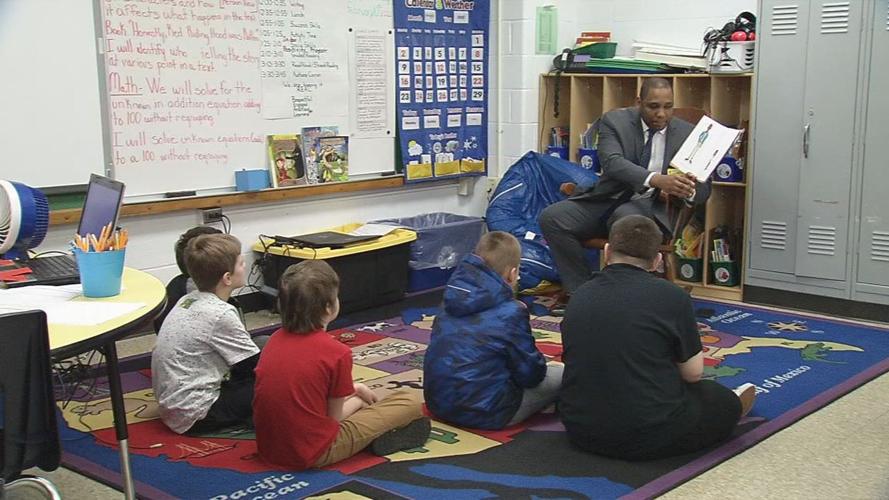 GILBERT CORSEY READS TO GREENWOOD ELEMENTARY STUDENTS 2-10-2020  (2).jpg