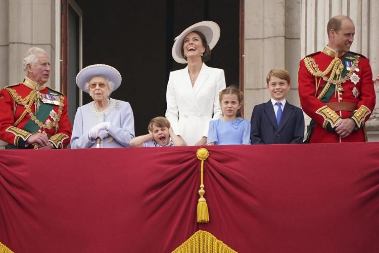 QUEEN - JUBILEE - AP 6-2-2022 7.jpeg