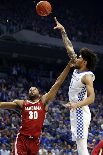 Kentucky's Nick Richards, right, shoots over Alabama's Galin Smith